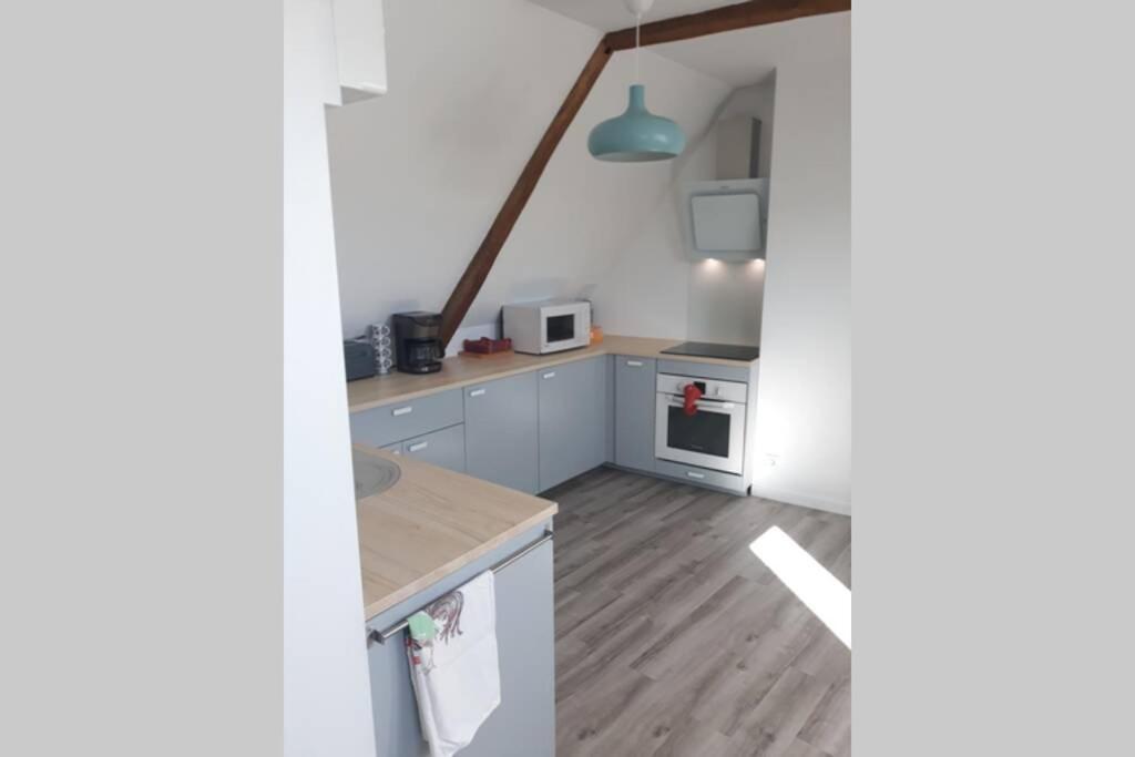 Appartement dans maison de 1789 au centre de Vitré Esterno foto