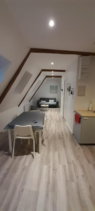 Appartement dans maison de 1789 au centre de Vitré Esterno foto