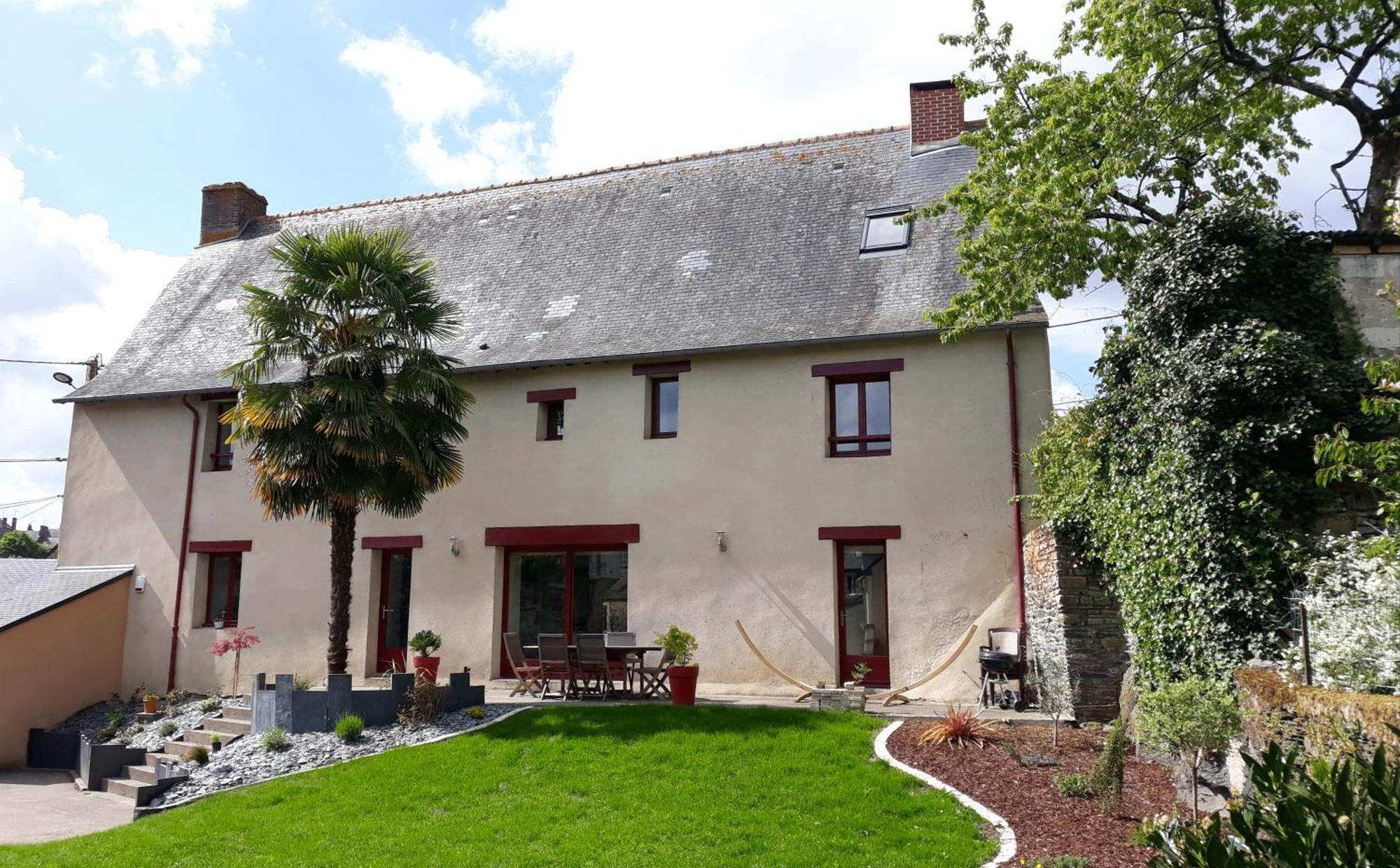 Appartement dans maison de 1789 au centre de Vitré Esterno foto